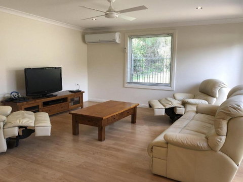 Baydream 13 Pirralea Parade Pet Friendly Aircon Boat Parking - Accommodation Broome 4