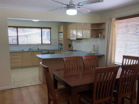 Baydream 13 Pirralea Parade Pet Friendly Aircon Boat Parking - Accommodation Broome 6