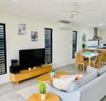 AIRLIE BEACH Delight. Hop skip jump to everything - Accommodation Broome