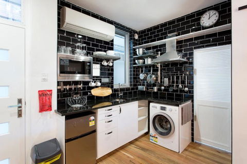 Industrial Central Apartment Shop 8 - Accommodation Broome 6