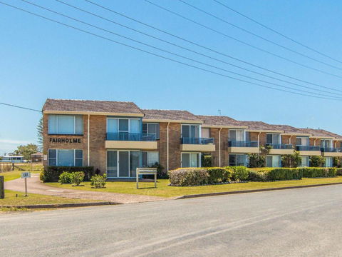 Fairholme 8 Perfect Lakefront Position - Accommodation Broome 6