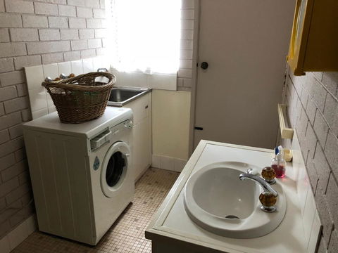 Flat 1 / 15 Dalmeny Drive - Accommodation Broome 5