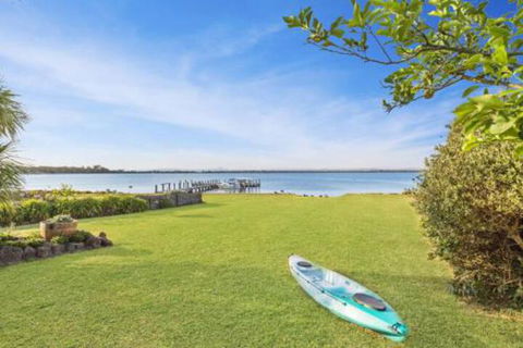 Eagle Point Getaway Waterfront Serenity! - Accommodation Broome 7