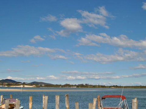 Fairholme 5 Opposite Lake - Accommodation Broome 3