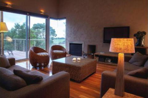 THE Lake House - Surf Side - Accommodation Broome 2
