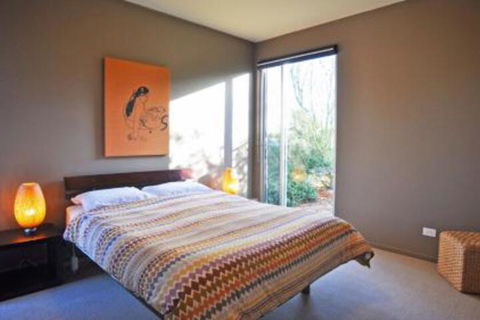 THE Lake House - Surf Side - Accommodation Broome 5