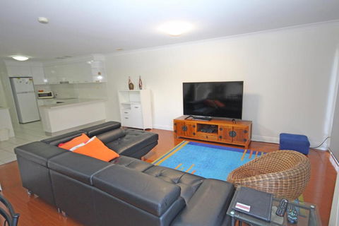 Paradise Waters No. 19 - Accommodation Broome 2