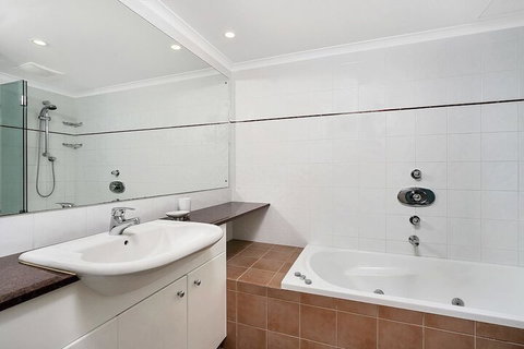HAMP1 Bright Apartment In Cremorne - Accommodation Broome 3