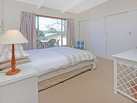 REST ASHORE At MOLLYMOOK - Accommodation Broome 5