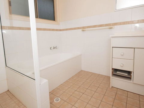 Modern 3 Bedroom Townhouse - Accommodation Broome 3