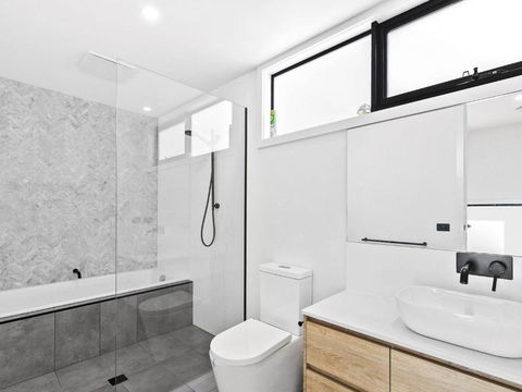 POINT BREAK NEW LISTING 2019 - Accommodation Broome 6