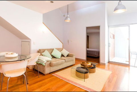 Urban Paradise Minutes From The Markets - Accommodation Broome 5