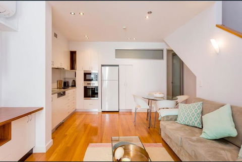 Urban Paradise Minutes From The Markets - Accommodation Broome 6