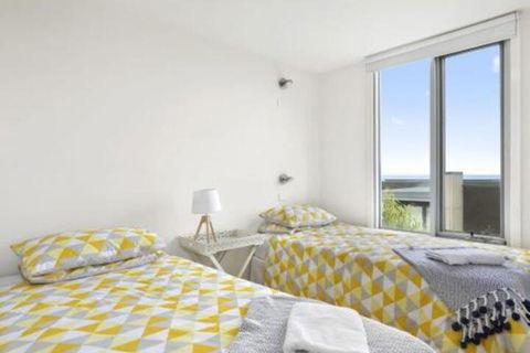 POINT GREY APARTMENT 2 Ocean VIews With Wifi - Accommodation Broome 6