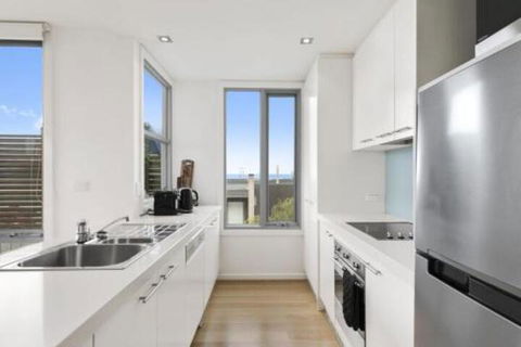 POINT GREY APARTMENT 2 Ocean VIews With Wifi - Accommodation Broome 5