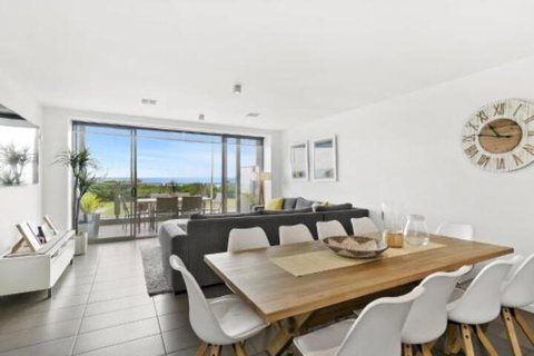 WATERFRONT TWO Position Perfect NEW LISTING 2019 - Accommodation Broome 5