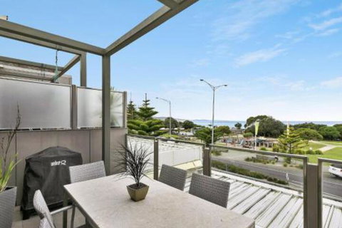 WATERFRONT TWO Position Perfect NEW LISTING 2019 - Accommodation Broome 3