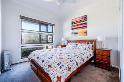 SURFSIDE LAKEVIEWS FREE WIFI - Accommodation Broome 6