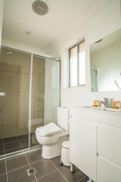 Peaceful 2kingbed Rootyhill Townhouse Near Station - Accommodation Broome 1