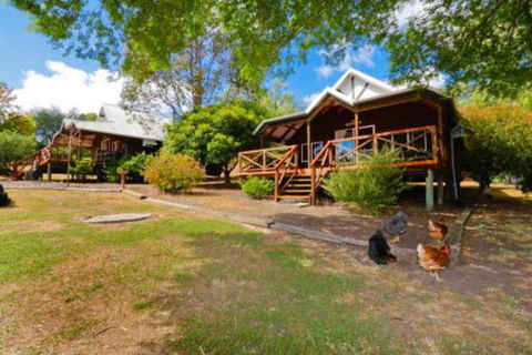 Sunnyhurst Chalets Rural Stay - Accommodation Broome 0