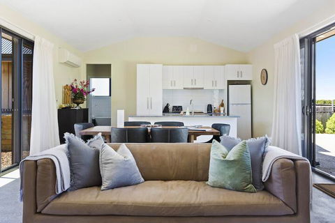 Embracing Evandale - Accommodation Broome 6