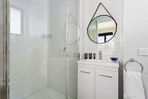 Embracing Evandale - Accommodation Broome 2