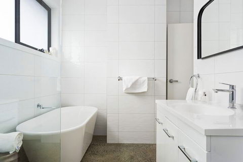 Embracing Evandale - Accommodation Broome 3