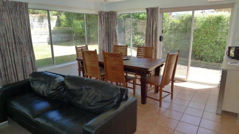 BEACHPOINT COTTAGE - Accommodation Broome 3