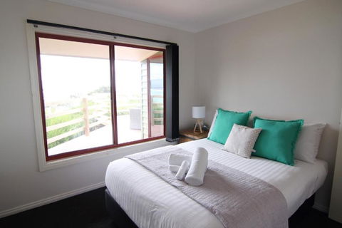 DOLPHIN LOOKOUT COTTAGE Amazing Views Of The Bay Of Fires - Accommodation Broome 5