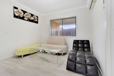 V & V Family Dream Away - Accommodation Broome 7
