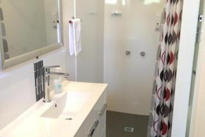 Aratula QLD Accommodation Broome