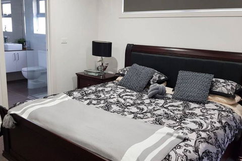 CHELSEA Family Home Close To Beach & Shops - Accommodation Broome 2