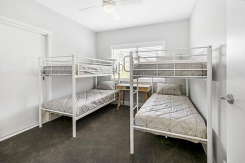 HALE KUPA Rye Beach House Spa Table Tennis - Accommodation Broome 3