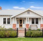 Inis Mor NEW LISTING in the heart of Apollo Bay - Accommodation Broome