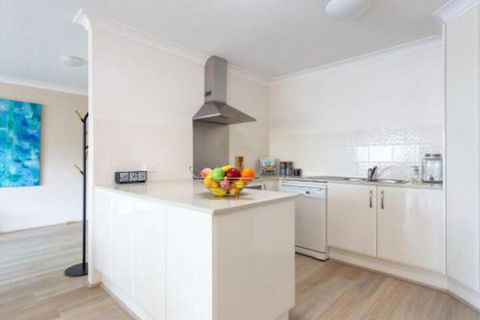 20 Booneroo â€“ Walk To The Beach - Accommodation Broome 4