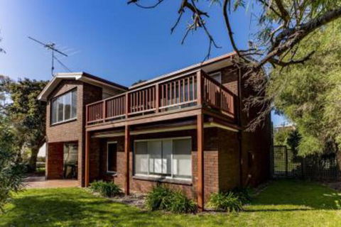 HIP NAUTIC 100 Metres To Beach - Accommodation Broome 4