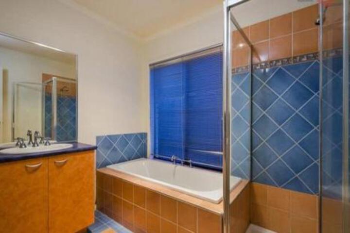 Altona Meadows VIC Accommodation Broome