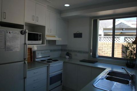 KENTIA - Accommodation Broome 4