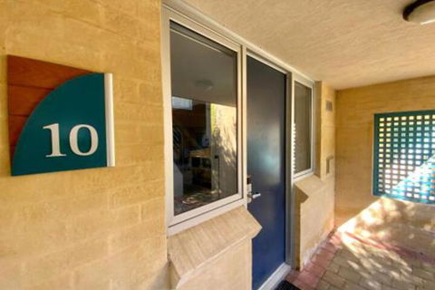 Harbour View Apartment 2BR Magical Water Views - Accommodation Broome 5