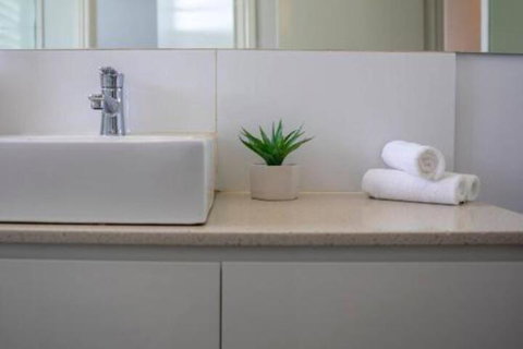 5 Bedroom Close To Beach & Moorpanyal Park - Accommodation Broome 3