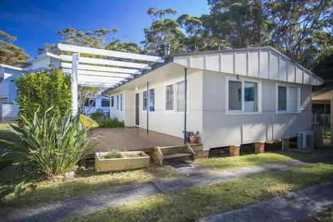 MOLLYMOOK BEACH COTTAGE - Accommodation Broome 3