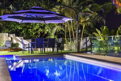 Just In Paradise Waterfront 5 Bedroom Deluxe House Central Broadbeach Location - Accommodation Broome 1