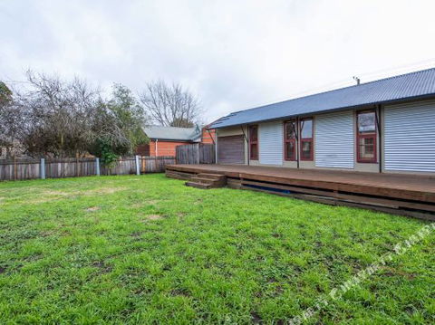 Family Friendly Weatherboard Cottage - Accommodation Broome 1