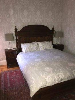 Victorian Chic Row Cottage - Accommodation Broome 6