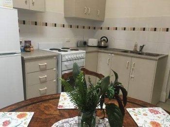 Victorian Chic Row Cottage - Accommodation Broome 2