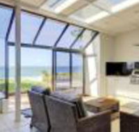 Whispering Sands 10 Sandy Point Road Luxury waterfront home with aircon WIFI  Foxtel - Accommodation Broome