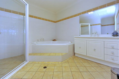 Marine Dr 2 / 70 Fingal Bay - Accommodation Broome 1