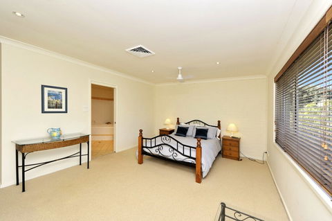 Marine Dr 2 / 70 Fingal Bay - Accommodation Broome 4
