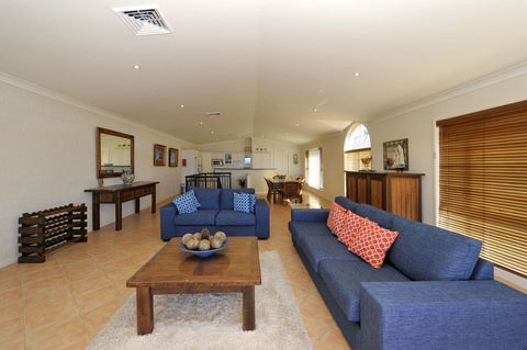 Marine Dr 2 / 70 Fingal Bay - Accommodation Broome 0