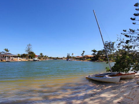 Anjuna 2 2 BDRM Budget Stay On Canal - Accommodation Broome 1